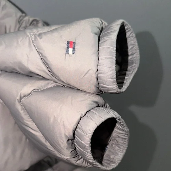Tommy Hilfiger Women's Charcoal Puffer Jacket - Picture 4 of 7